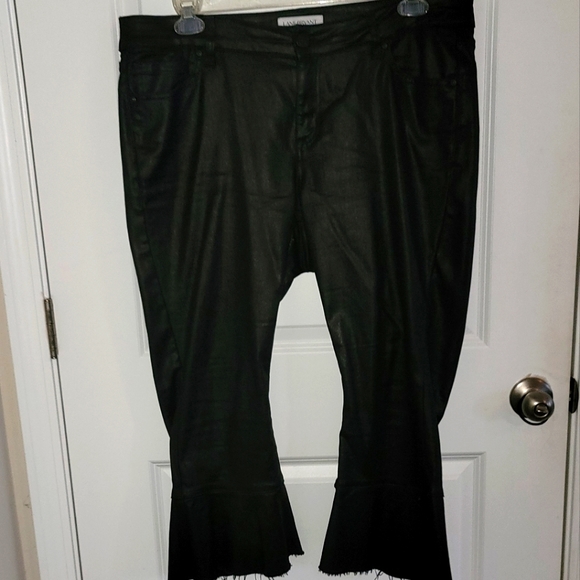 Lane Bryant Mid-Rise Super Stretch Pants w/Ruffled (Distressed) Hem - Size 16P - Picture 3 of 13